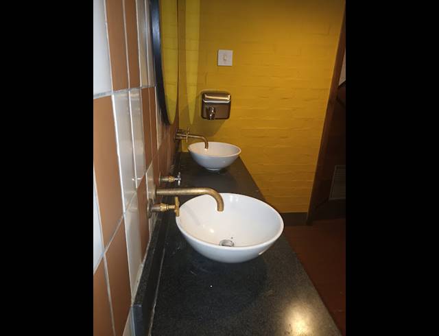 453M² BUSINESS CENTRE TO LET IN DURBAN CENTRAL